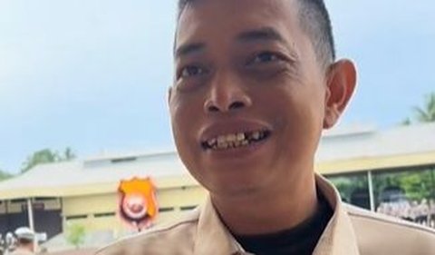 Menanggapi hal tersebut, anggota divisi Humas Korem Bengkulu itupun berkelakar dan menyebut jika dirinya memang adik dari eks Panglima ABRI.