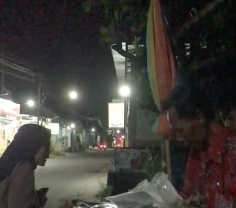 Viral Momen Haru Penjual Cilok Nangis Kejer Diberi Pembeli Uang Lebih, Tiap Hari Jualan sampai Tengah Malam