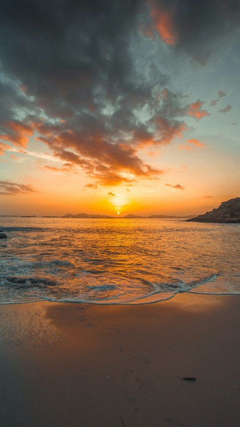 Kata-kata Senja di Pantai<br>