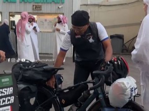 Bukan Pesawat atau Kapal, Orang Indonesia ini Naik Sepeda ke Mekkah Demi Ibadah Haji