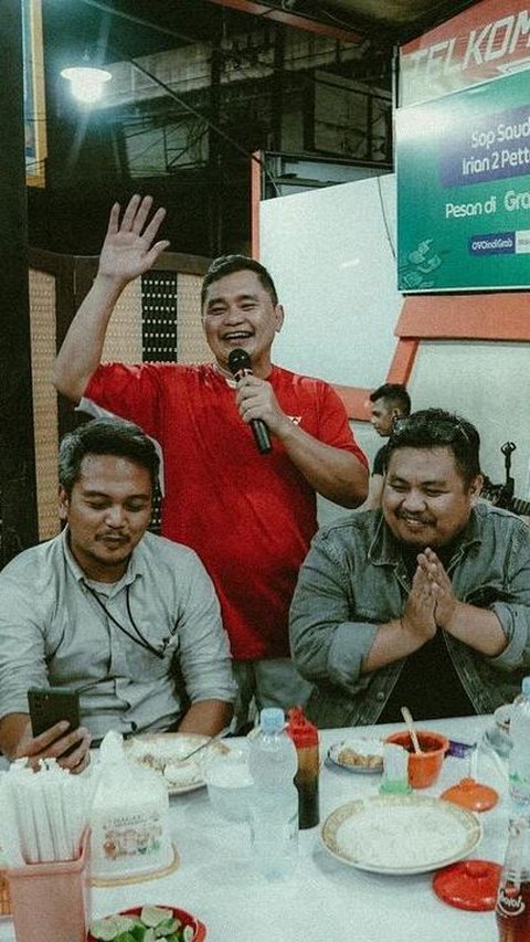 Dia kemudian menerima tantangan itu untuk membuat suasana semakin hangat.