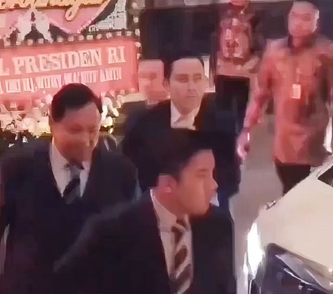 Viral Video Moment Amien Rais Snatches Convoy to Greet Prabowo Subianto, Harvests Harsh Criticism from Netizens
