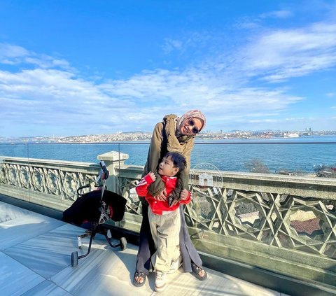 The Happiness of Nular, The Joyful Portrait of Gala Sky's Trip to Turkey