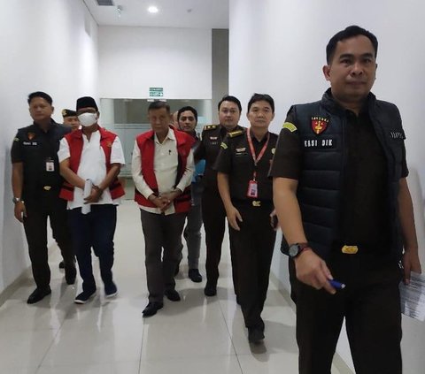 Kejati Jabar Tahan Rektor dan Mantan Rektor Umika Bekasi Terkait Korupsi Dana Program Indonesia Pintar Rp13 Miliar