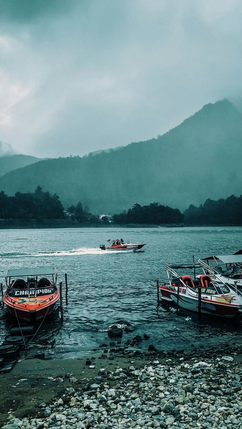 <b>Mitos Telaga Sarangan, Ini Kisah dan Potensi Wisatanya</b>