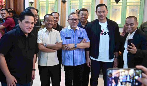 Setelah kunjungan ke Kejaksaan Agung, Ketum Demokrat itu berlanjut ke Kementerian Pertahanan siang ini untuk bertemu Menhan Pertahanan Prabowo Subianto.
