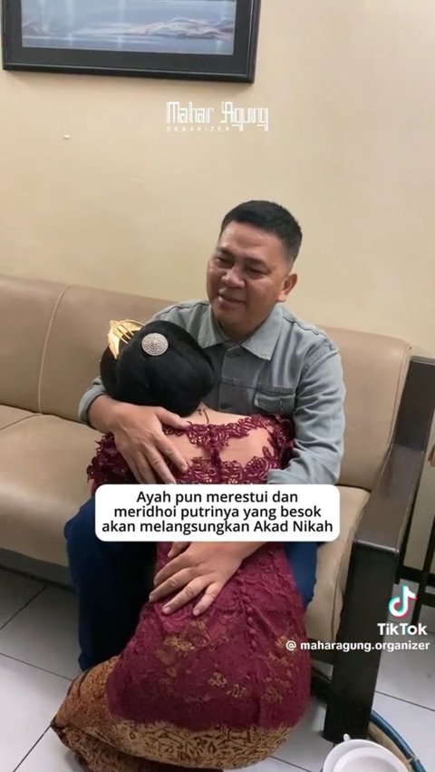 Viral Momen Seorang Ayah Pulang di Malam Midodareni Putrinya, Bikin Haru