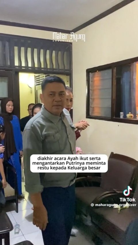 Viral Momen Seorang Ayah Pulang di Malam Midodareni Putrinya, Bikin Haru