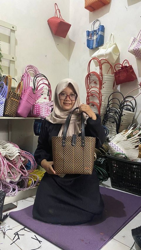 Pernah Gagal Berkali-kali, Ibu Asal Bojonegoro Kini Sukses Berbisnis Tas Anyaman Pembelinya dari Jakarta hingga Bali