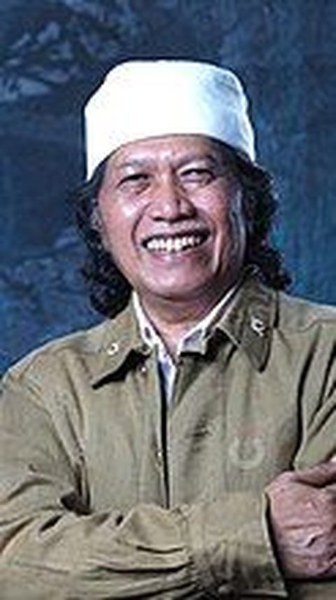 Setelah Reformasi 1998, Cak Nun bersama Gamelan KiaiKanjeng memfokuskan kegiatan bersama Masyarakat Maiyah di pelosok Indonesia.