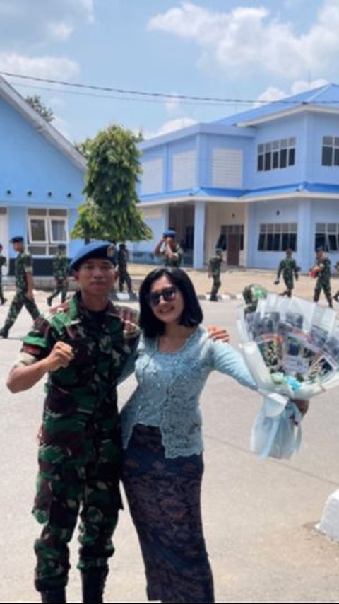Wanita ini Rela Beri Semangat dan Temani Adiknya sampai Sukses Jadi Anggota TNI, Ternyata ini Alasannya