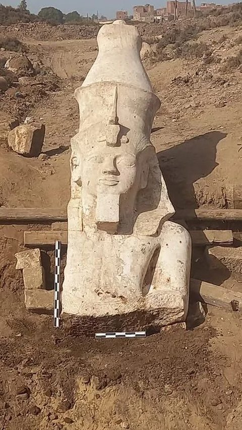 Arkeolog Akhirnya Temukan Bagian Tubuh Patung Raksasa Firaun Zaman Nabi Musa, Tingginya Capai 7 Meter<br>