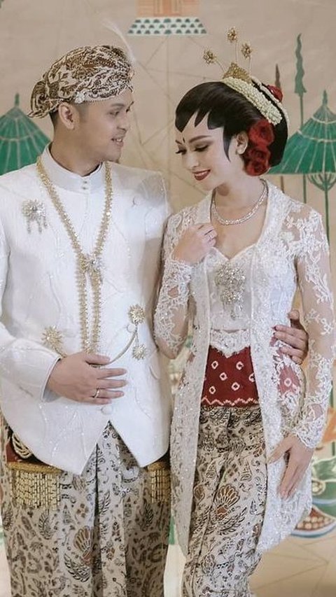 Pada bulan Desember 2020, Karina Nadila menikah dengan Rangga Prihartanto dalam busana tradisional Jogja Putri.
