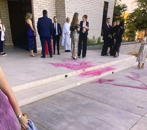 Story of Bride Being Terrorized by Groom's Family, Wedding Dress Splashed with Red Paint Suspected to be at the Behest of the Mother-in-Law
