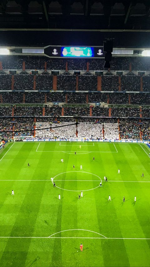 Siapa tak kenal Real Madrid? Klub sepakbola profesional yang namanya mendunia ini berbasis di kota Madrid, Spanyol. Real Madrid didirikan pada 6 Maret 1902, tepat 122 tahun yang lalu sebagai Klub Sepak Bola Madrid.