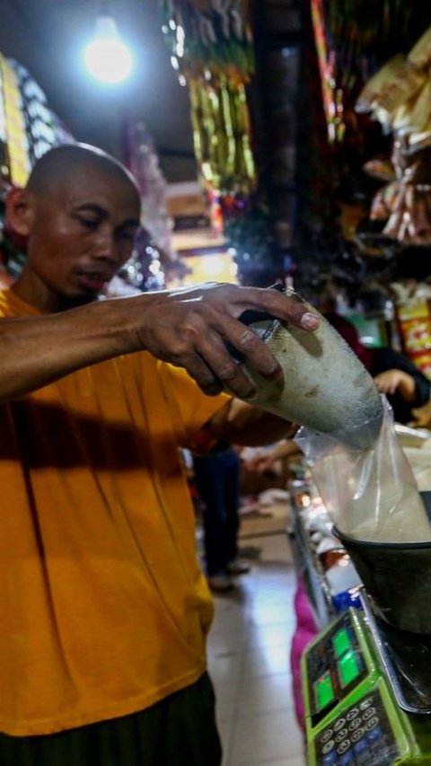 FOTO: Menjelang Bulan Suci Ramadan, Harga Bahan Kebutuhan Pokok di Pasar Tradisional Naik