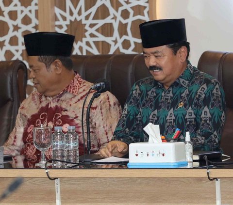 FOTO: Menkopolhukam Hadi Tjahjanto Gandeng MUI Ajak Masyarakat Jaga Keharmonisan Setelah Pemilu 2024