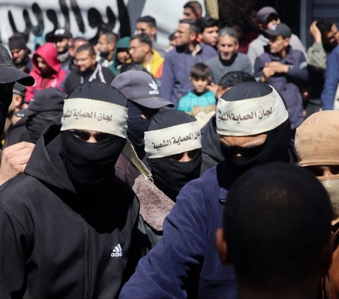 FOTO: Ini Pasukan Bertopeng Tiba-Tiba Muncul di Jalur Gaza, Tindak Pedagang Pasar yang Naikkan Harga Bahan Pokok