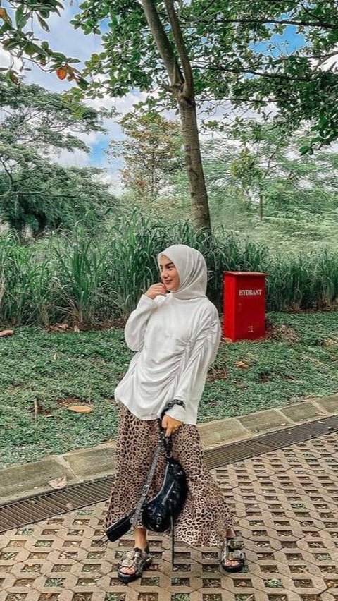 Model Baju Loose Blouse yang Bikin Nyaman