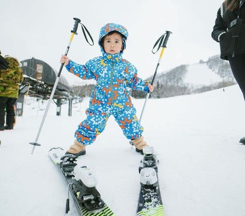 Potret Rayyanza Ngotot Ingin Ikut Main Ski, Netizen 'Si Paling Ngerti Gemes Banget'