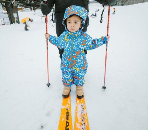 Potret Rayyanza Ngotot Ingin Ikut Main Ski, Netizen 'Si Paling Ngerti Gemes Banget'