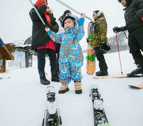 Potret Rayyanza Ngotot Ingin Ikut Main Ski, Netizen 'Si Paling Ngerti Gemes Banget'