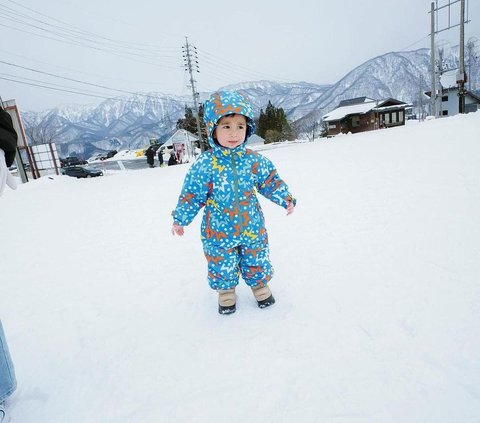 Potret Rayyanza Ngotot Ingin Ikut Main Ski, Netizen 'Si Paling Ngerti Gemes Banget'