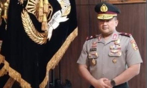 Potret Brigjen Polri Anak Eks Kapolri Nongkrong di Warung Kaki Lima, Pegang Teh & Kerupuk Beri Pesan Penting