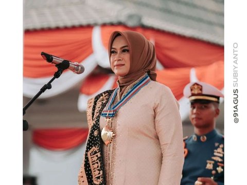 Anggun dan Cantik, Momen Istri Panglima Jenderal Agus Subiyanto jadi Ibu Kehormatan Taruna Akademi TNI