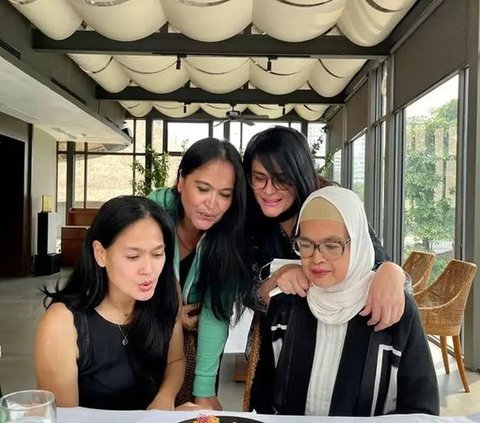 Intip Potret Kompak Donna Harun Bersama Kakak dan Adiknya, Terbaru Rayakan Ultah Bareng