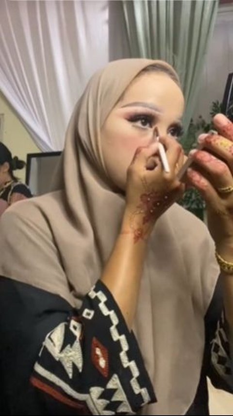 Inilah potret Sumayyah, pengantin viral yang memilih untuk merias wajahnya sendiri di hari pernikahannya
