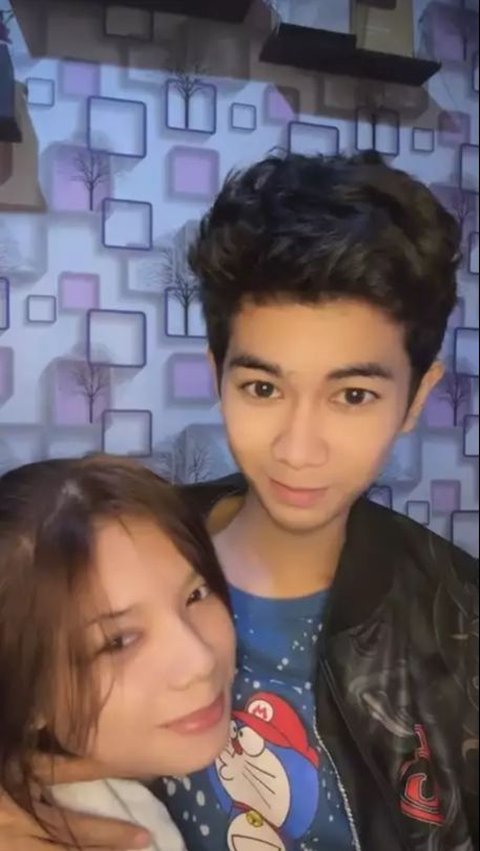 Alif also showed off his beautiful girlfriend on TikTok.