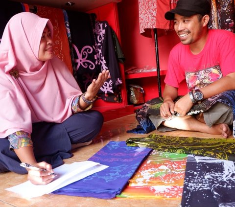 Kisah Ali Kembangkan Usaha Batik Hingga Mejeng di New York Fashion Week