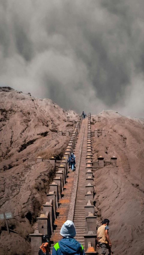 <b>1. Kawah Gunung Bromo</b>