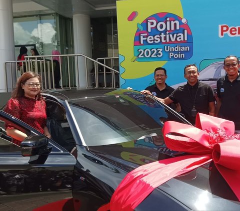 2 Pelanggan Telkomsel ini Dapat Mobil BMW dan Yaris Cross Gara-gara Tukarkan Poin