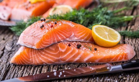 3. Ikan Salmon, Sumber Omega-3 dan Protein<br>