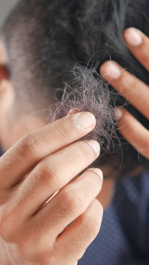 Berapakah Normalnya Rambut Rontok yang Boleh Ada di Kamar Mandi?