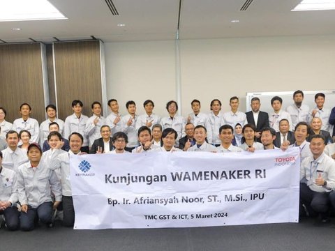 Kunjungi Pabrik Toyota, Wamenaker Lakukan Dialog dengan Pekerja Migran Indonesia
