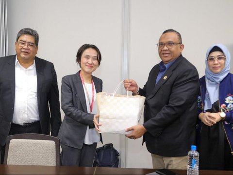 Kunjungi Pabrik Toyota, Wamenaker Lakukan Dialog dengan Pekerja Migran Indonesia