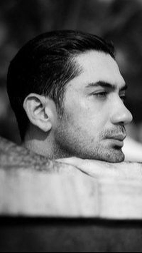 Genap Berusia 37 Tahun,  Simak Transformasi Aktor Ternama Reza Rahadian