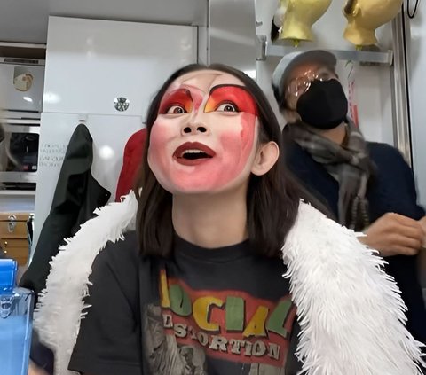 Saking Tebalnya, Butuh 2 Orang untuk Hapus Makeup Tokoh Suki di Series Avatar