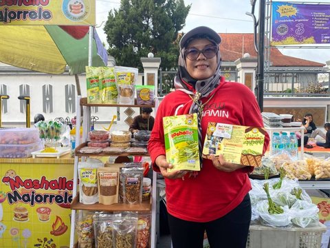 Serunya Berburu Kuliner di Bojonegoro, Beli Stik Daun Kelor hingga Pentol Makin Praktis Pakai QRIS