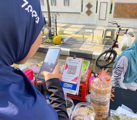 Serunya Berburu Kuliner di Bojonegoro, Beli Stik Daun Kelor hingga Pentol Makin Praktis Pakai QRIS