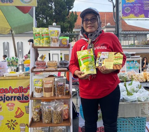 Serunya Berburu Kuliner di Bojonegoro, Beli Stik Daun Kelor hingga Pentol Makin Praktis Pakai QRIS