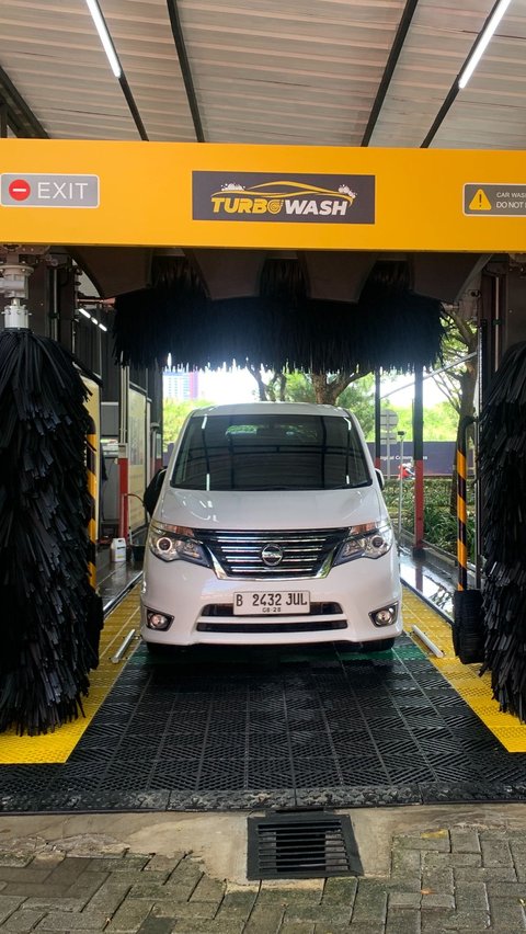 Try Turbo Wash, the First Advanced Robotic Car Wash Service in Indonesia, Process 3 Minutes Price Starts from Rp30 Thousand.