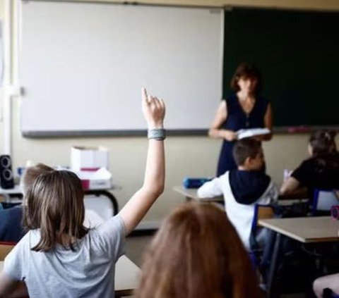 Prancis Larang Murid Perempuan Pakai Gamis, Sekolah Uji Coba Pakai Seragam Baru