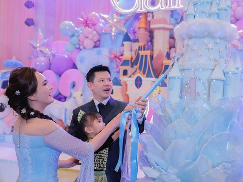 Appearance of Rp12 Million Doll, Birthday Gift for Shandy Aulia's Daughter