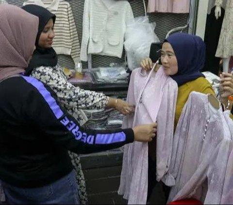 FOTO: Jelang Ramadan, Omzet Pedagang Pasar Tanah Abang Naik 70 Persen