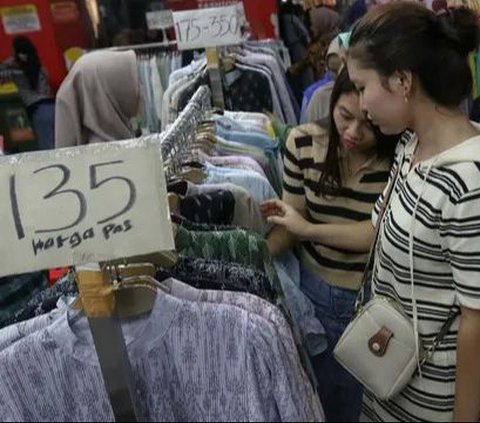 FOTO: Jelang Ramadan, Omzet Pedagang Pasar Tanah Abang Naik 70 Persen