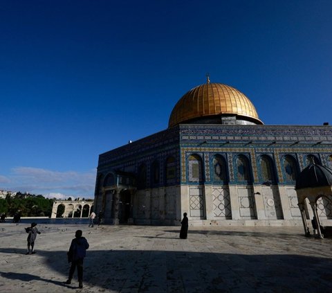 Israel Allows Muslims to Worship at Al Aqsa Mosque During Ramadan, But Only in the First Week